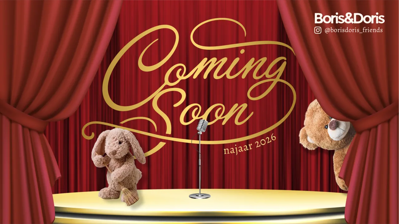 Boris&Doris: Coming soon, najaar 2026. Een konijn en een beer op een podium met rode gordijnen.